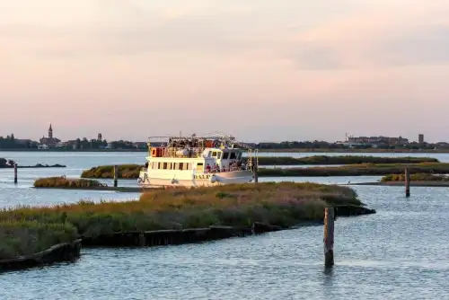 Navigando dal mare alle Valli con la motonave Dalì
