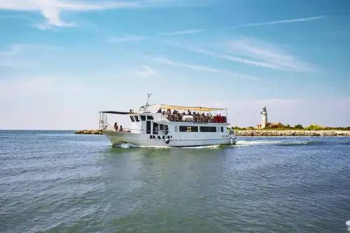 Minicrociera nel Delta fino all'Isola dell'Amore con la Motonave Dalì