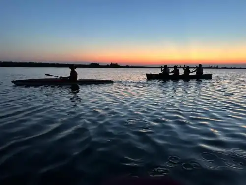 In canoa al chiaro di luna