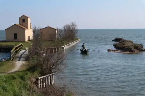In batana a filo d'acqua