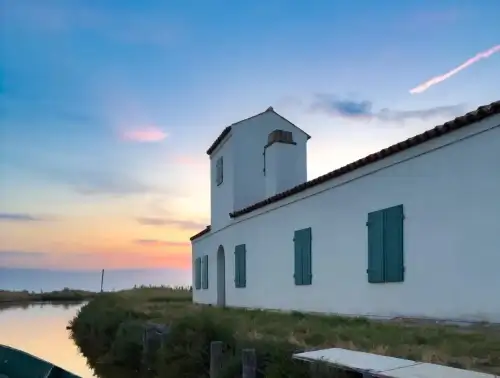 Emozioni al tramonto: in barca elettrica ai casoni di valle